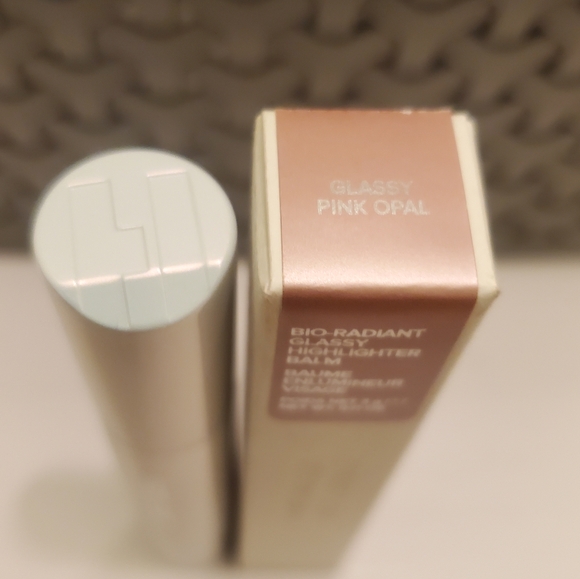 Haus Labs By Lady Gaga BIO-RADIANT GLASSY HIGHLIGHTER BALM Glassy Pink Opal. - Picture 5 of 5